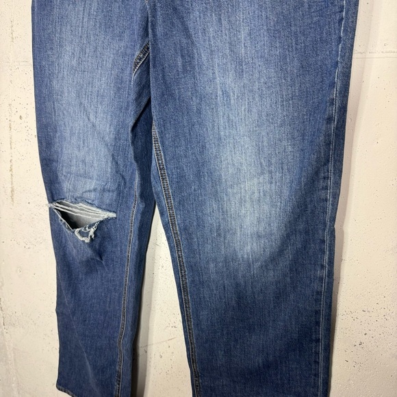Universals Threads Vintage Straight Distressed Mom Jeans Size 10 - Picture 5 of 9